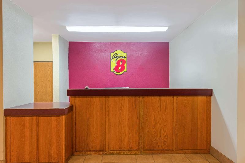 فندق على الطريق Super 8 By Wyndham Pevely