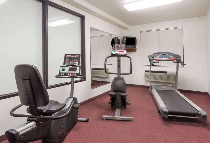 מוטל Super 8 By Wyndham Prince Frederick