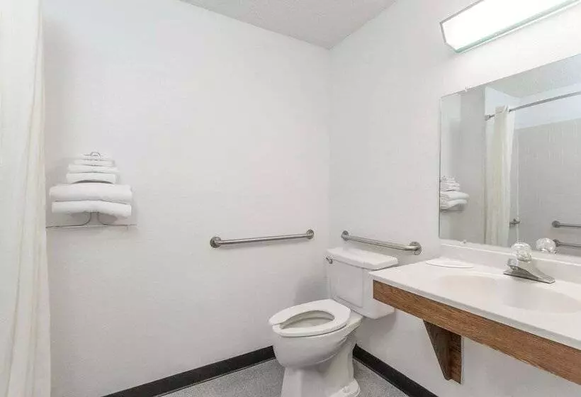 汽车旅馆 Super 8 By Wyndham Queensbury Glen Falls, Lake George Area