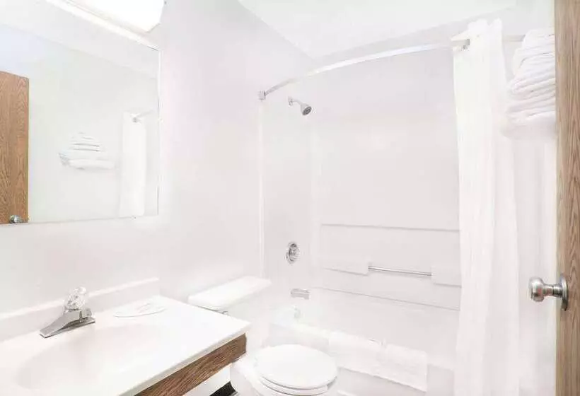 汽车旅馆 Super 8 By Wyndham Queensbury Glen Falls, Lake George Area