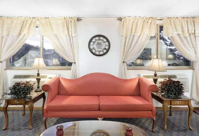 汽车旅馆 Super 8 By Wyndham Queensbury Glen Falls, Lake George Area