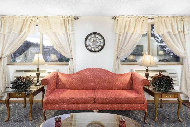 汽车旅馆 Super 8 By Wyndham Queensbury Glen Falls, Lake George Area