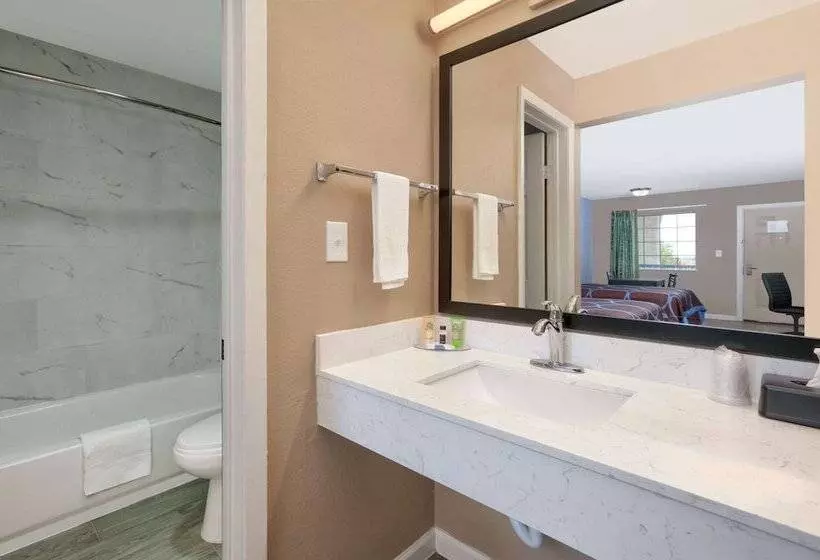 모텔 Super 8 By Wyndham Victoria / South / Hwy 59