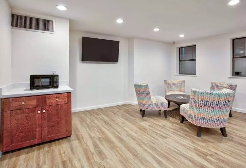 모텔 Super 8 By Wyndham Victoria / South / Hwy 59