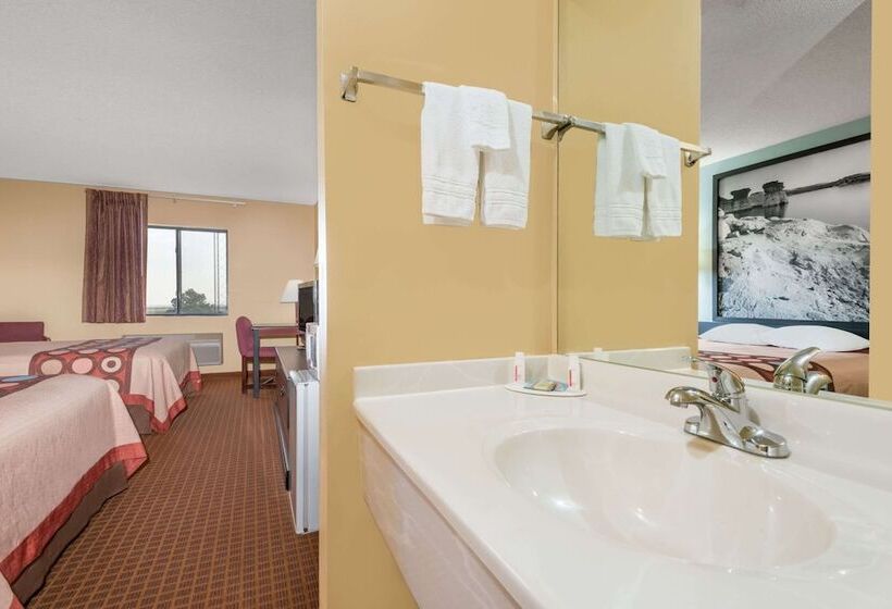 فندق على الطريق Super 8 By Wyndham Wakeeney