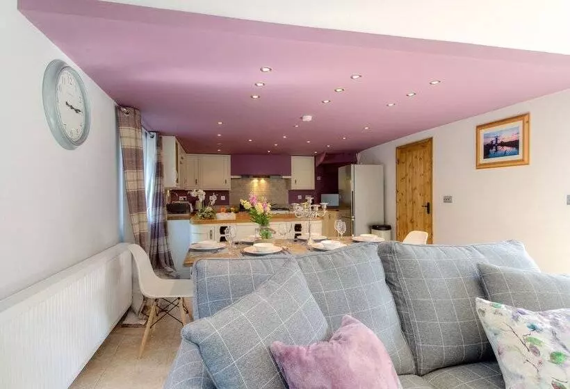 Beach Breeze Cottage