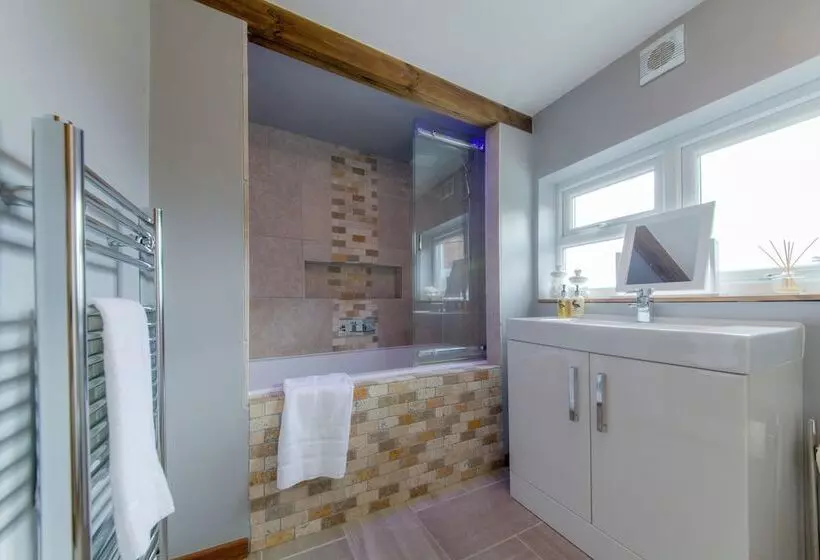 Beach Breeze Cottage