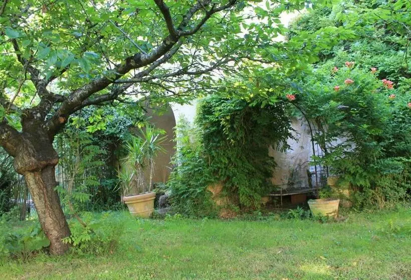 Aamiaismajoitus (B&B) Abbaye De Villelongue