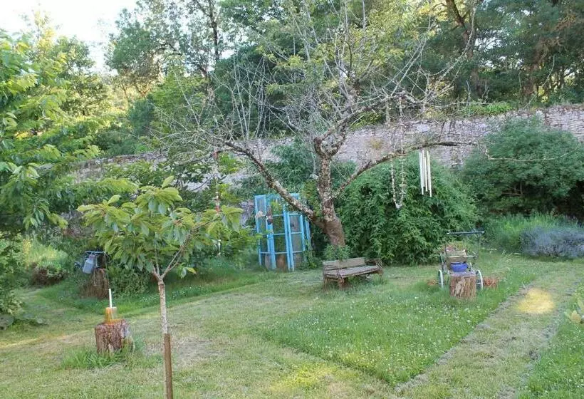 Aamiaismajoitus (B&B) Abbaye De Villelongue