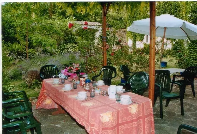 Aamiaismajoitus (B&B) Abbaye De Villelongue