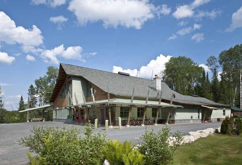 בית מלון כפרי Elk Lake Eco Centre