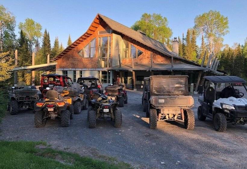בית מלון כפרי Elk Lake Eco Centre