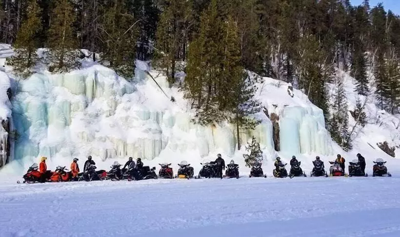 Hotelli Elk Lake Eco Centre