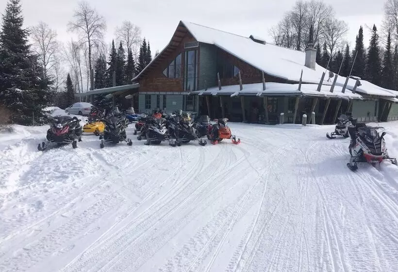 Hotelli Elk Lake Eco Centre