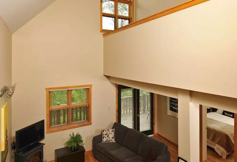 Hotelli Elk Lake Eco Centre