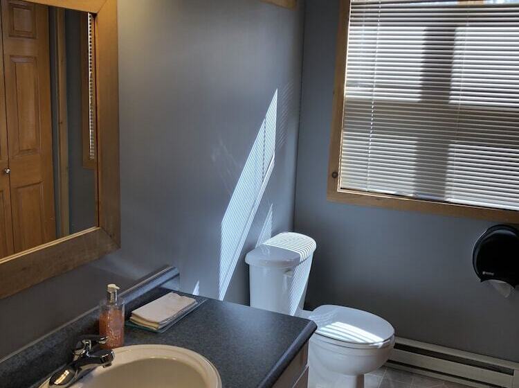 בית מלון כפרי Elk Lake Eco Centre