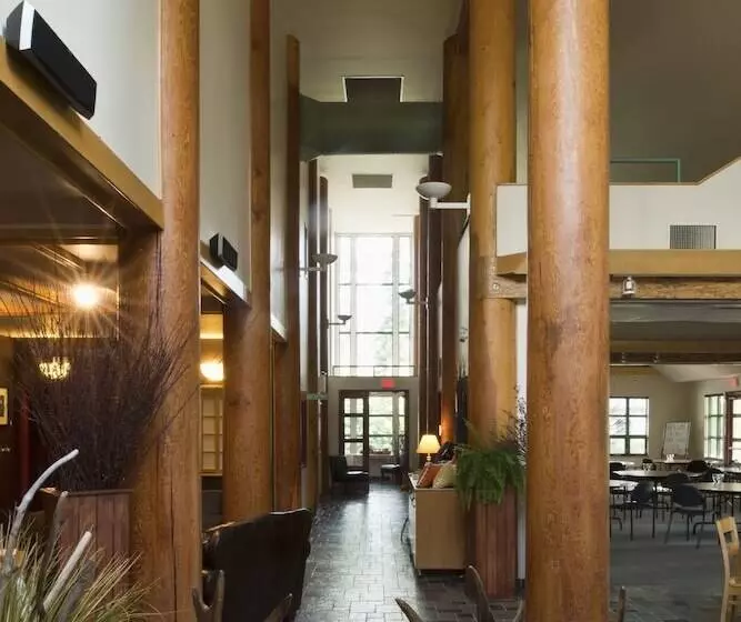 Hotelli Elk Lake Eco Centre