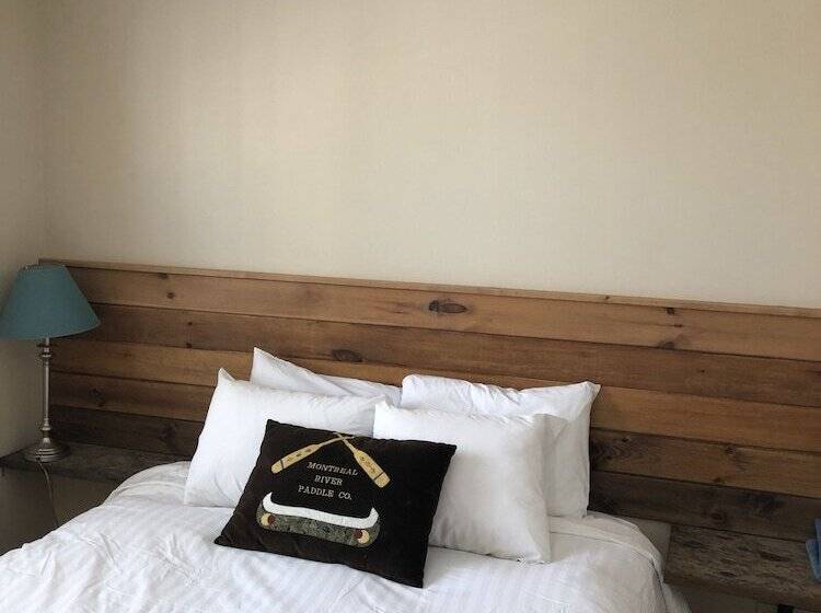 בית מלון כפרי Elk Lake Eco Centre