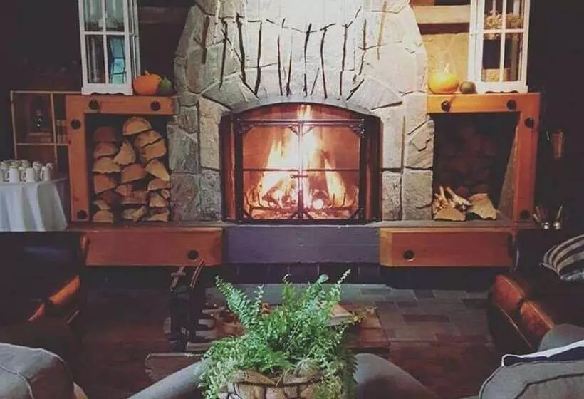 Hotelli Elk Lake Eco Centre