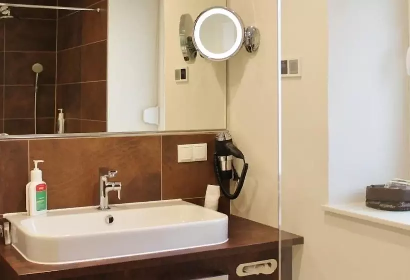 Hotelli Gästehaus & Weingut Peth