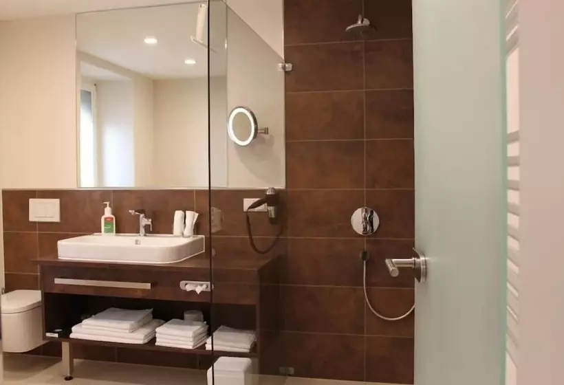 Hotelli Gästehaus & Weingut Peth