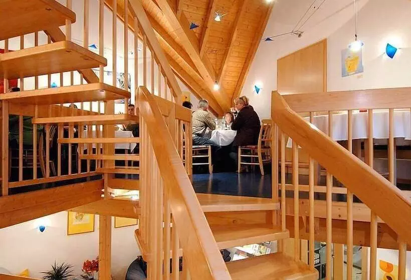 Hotelli Gästehaus & Weingut Peth