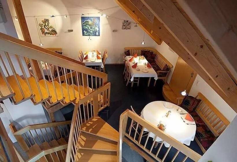 Hotelli Gästehaus & Weingut Peth