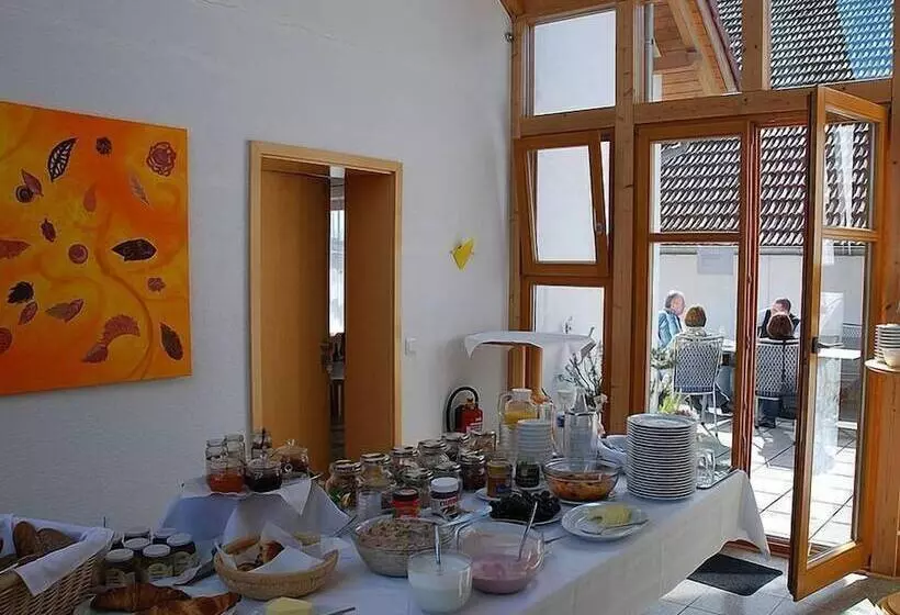 Hotelli Gästehaus & Weingut Peth