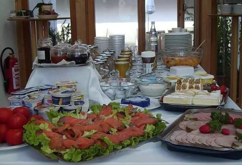 Hotelli Gästehaus & Weingut Peth