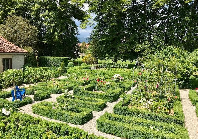 ペンション Chateau De Mathod Chambres D Hotes