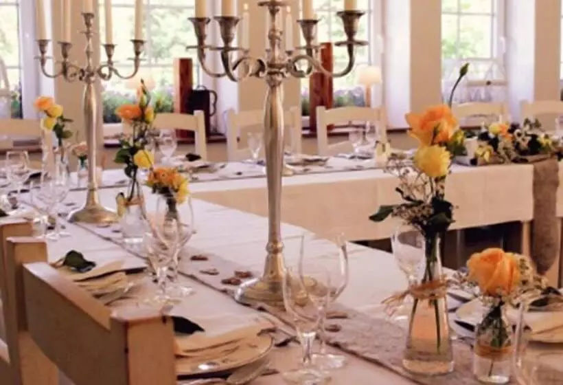 Majatalo Gaststätte Waldhof