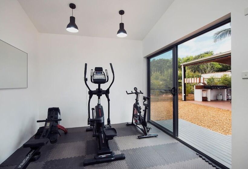 فندق على الطريق The Med Crescent Head