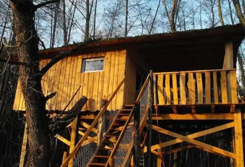 Aamiaismajoitus (B&B) Cabane Des Cerfs