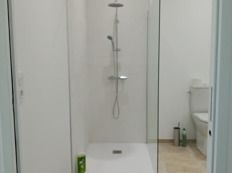 مبيت وإفطار La Gurlanne