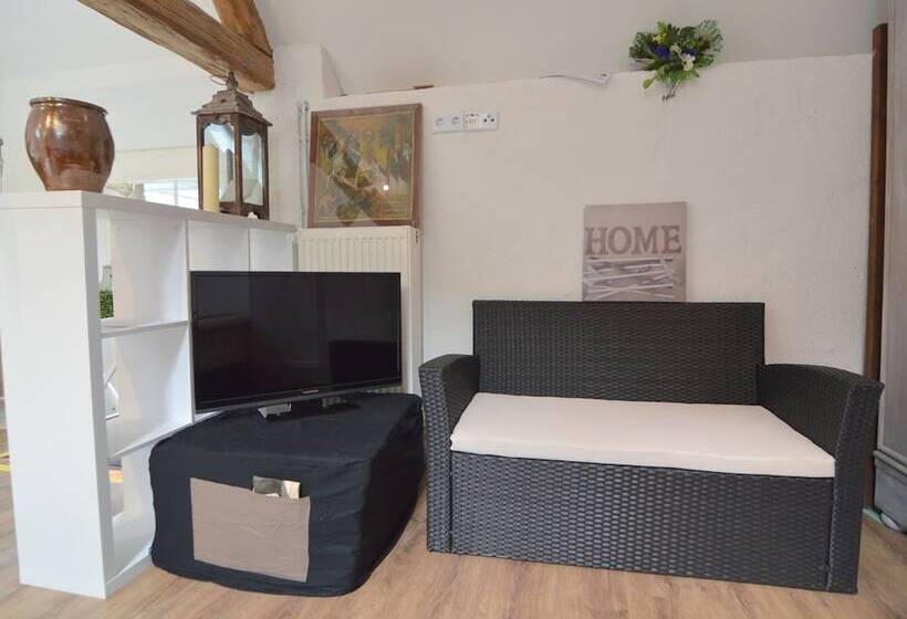 Cozy Apartment In Immerath Near Fishing