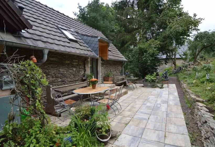 Cozy Apartment In Immerath Near Fishing