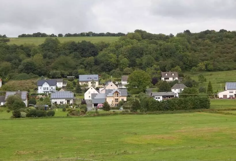 Cozy Apartment In Immerath Near Fishing