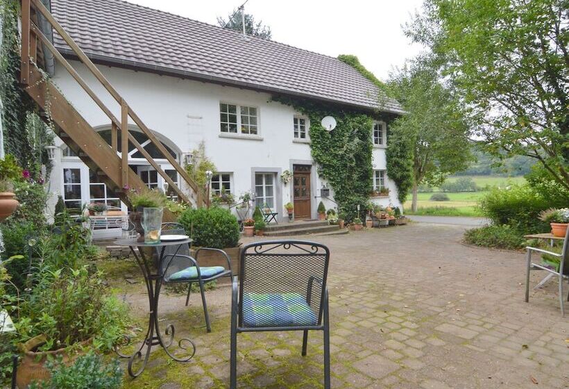 Cozy Apartment In Immerath Near Fishing