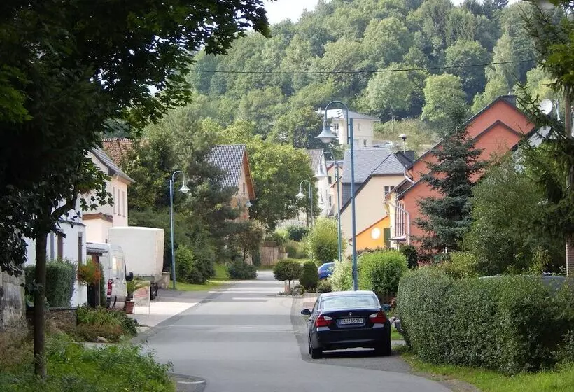 Cozy Apartment In Immerath Near Fishing