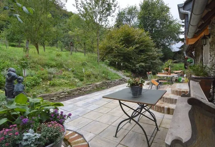 Cozy Apartment In Immerath Near Fishing