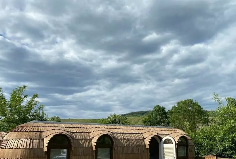 Hotelli Iglu Camp Triolago