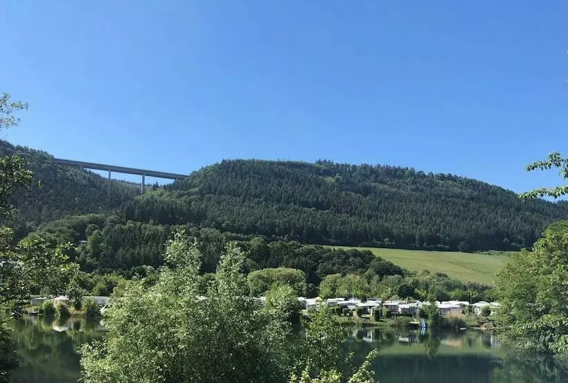 Hotelli Iglu Camp Triolago