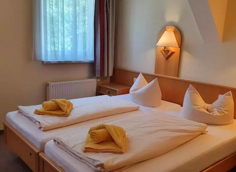 ペンション Gasthof Zur Friedenseiche