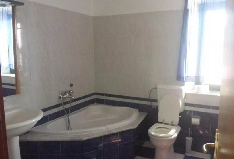 Majatalo Guest House Fosa