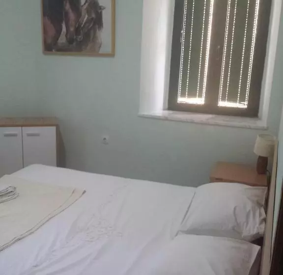 Majatalo Guest House Fosa