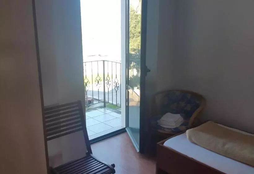 Majatalo Guest House Fosa