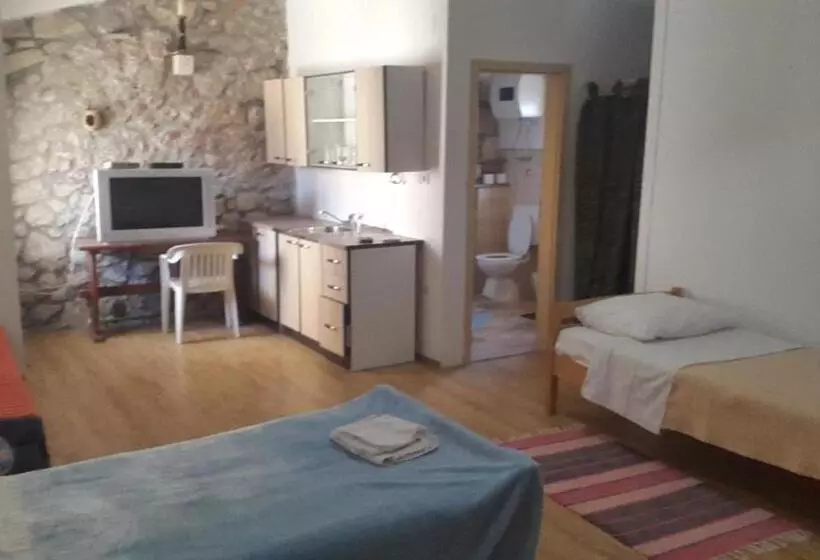 Majatalo Guest House Fosa