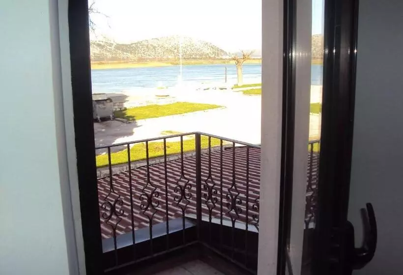 Majatalo Guest House Fosa