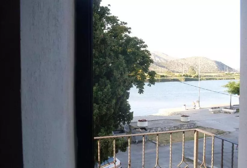 Majatalo Guest House Fosa