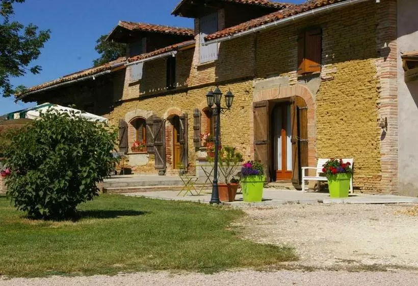 Majatalo La Ferme De Menoun